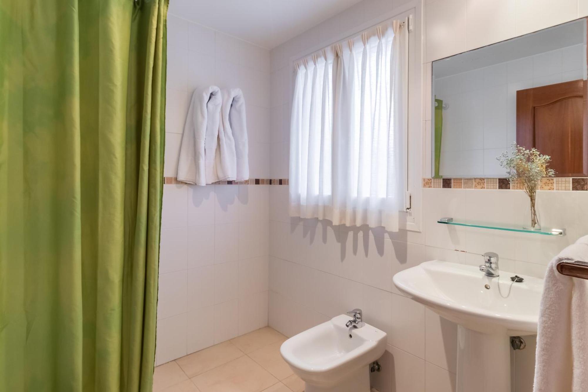 Apartamentos Silken Playa De Toro Льянес Экстерьер фото