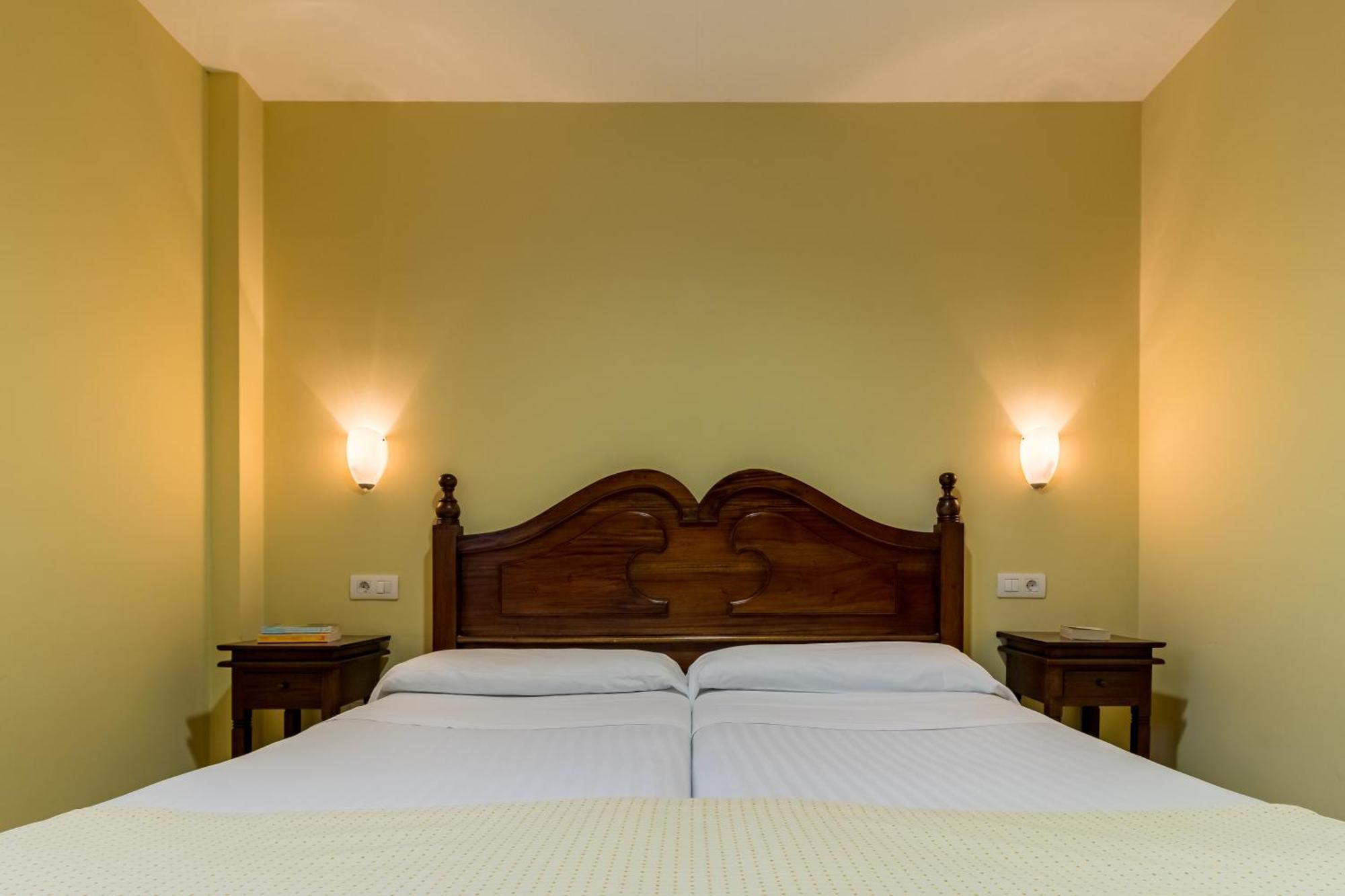 Apartamentos Silken Playa De Toro Льянес Экстерьер фото